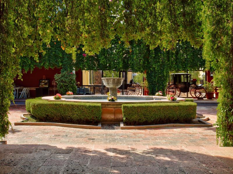 Hacienda Jurica by Brisas Fountain
